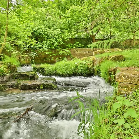 Finest Retreats - Victory Mill - Five Pickering